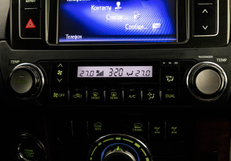 Подержанный автомобиль Toyota Land Cruiser Prado 2014 года (16 фото)