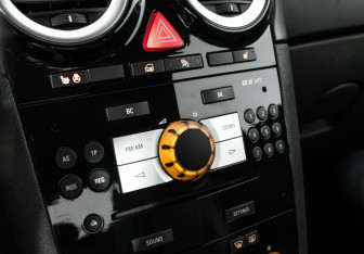 Подержанный автомобиль Opel Corsa 2008 года (16 фото)