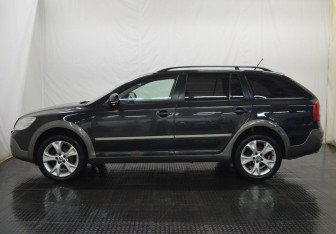Подержанный автомобиль Skoda Octavia Wagon 2011 года (8 фото)