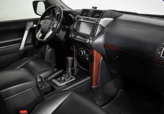 Подержанный автомобиль Toyota Land Cruiser Prado 2014 года (14 фото)