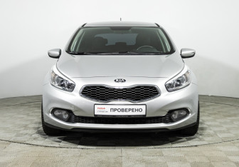 Подержанный автомобиль Kia Ceed Hatchback 2014 года (2 фото)