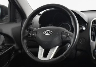 Подержанный автомобиль Kia Ceed Wagon 2011 года (14 фото)