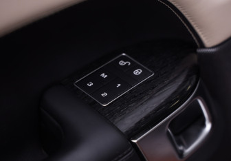 Подержанный автомобиль Land Rover Range Rover Sport 2018 года (27 фото)