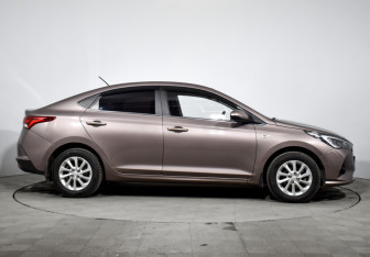 Подержанный автомобиль Hyundai Solaris Sedan 2021 года (4 фото)