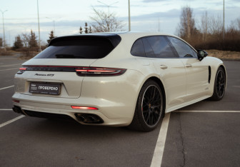 Подержанный автомобиль Porsche Panamera Wagon 2019 года (7 фото)