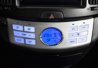 Подержанный автомобиль Hyundai Elantra Sedan 2011 года (16 фото)