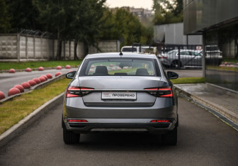 Подержанный автомобиль Skoda Superb Liftback 2023 года (7 фото)