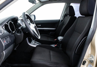 Подержанный автомобиль Suzuki Grand Vitara 2011 года (15 фото)