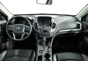 Подержанный автомобиль DongFeng AX7 2019 года (13 фото)