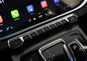 Подержанный автомобиль Geely Atlas Pro 2024 года (13 фото)