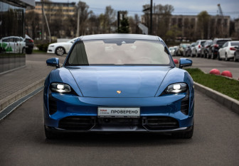 Подержанный автомобиль Porsche Taycan 2020 года (4 фото)