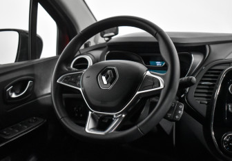 Подержанный автомобиль Renault Kaptur 2020 года (16 фото)
