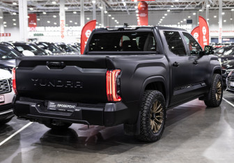Подержанный автомобиль Toyota Tundra 2022 года (8 фото)