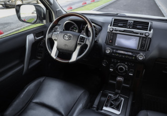 Подержанный автомобиль Toyota Land Cruiser Prado 2017 года (12 фото)