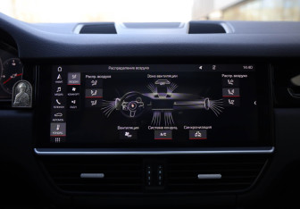 Подержанный автомобиль Porsche Cayenne 2018 года (16 фото)