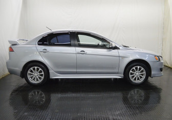 Подержанный автомобиль Mitsubishi Lancer Sedan 2010 года (4 фото)