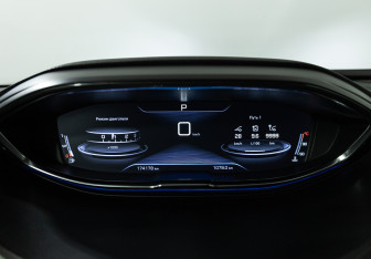 Подержанный автомобиль Peugeot 3008 2018 года (12 фото)