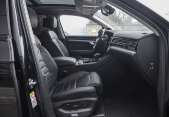 Подержанный автомобиль Volkswagen Touareg 2021 года (28 фото)