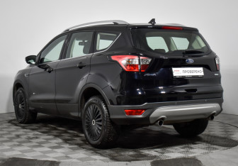 Подержанный автомобиль Ford Kuga 2016 года (7 фото)
