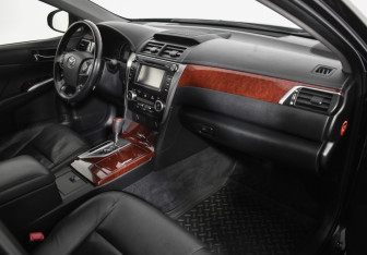Подержанный автомобиль Toyota Camry Sedan 2012 года (12 фото)