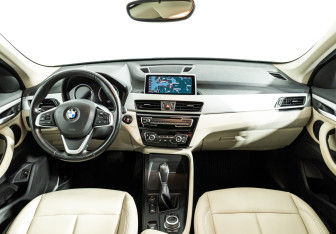 Подержанный автомобиль BMW X1 2020 года (13 фото)