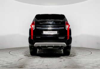 Подержанный автомобиль Mitsubishi Pajero Sport 2019 года (6 фото)