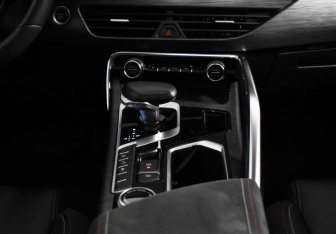 Подержанный автомобиль Geely Tugella 2022 года (17 фото)