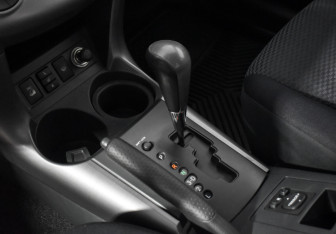 Подержанный автомобиль Toyota RAV4 2008 года (11 фото)