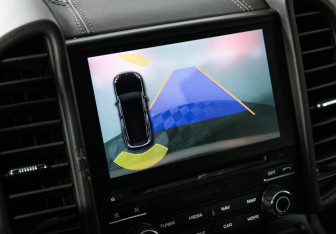 Подержанный автомобиль Porsche Cayenne 2016 года (23 фото)