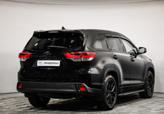 Подержанный автомобиль Toyota Highlander 2018 года (5 фото)