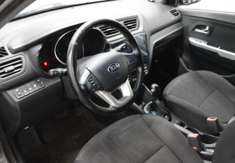Подержанный автомобиль Kia Rio Hatchback 2014 года (9 фото)