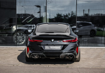 Подержанный автомобиль BMW M8 Coupe 2023 года (7 фото)
