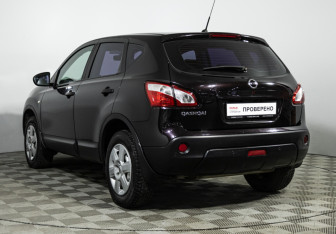 Подержанный автомобиль Nissan Qashqai 2013 года (7 фото)