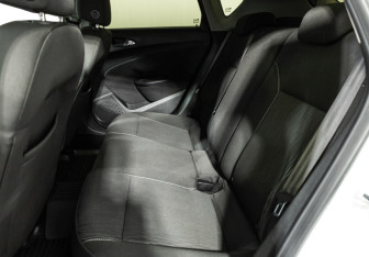 Подержанный автомобиль Opel Astra Hatchback 2014 года (10 фото)