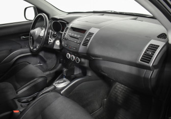 Подержанный автомобиль Peugeot 4007 2008 года (12 фото)