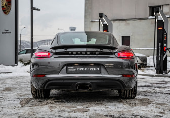 Подержанный автомобиль Porsche Cayman 2017 года (8 фото)