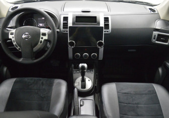 Подержанный автомобиль Nissan X-Trail 2011 года (14 фото)