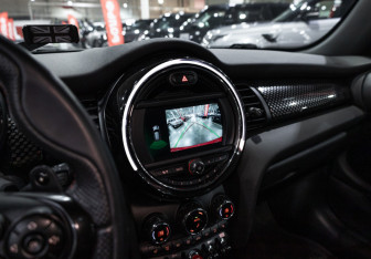 Подержанный автомобиль MINI Hatch 2019 года (19 фото)