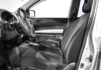 Подержанный автомобиль Nissan X-Trail 2011 года (11 фото)