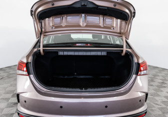 Подержанный автомобиль Hyundai Solaris Sedan 2021 года (19 фото)