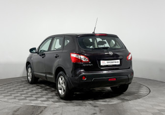 Подержанный автомобиль Nissan Qashqai 2010 года (7 фото)