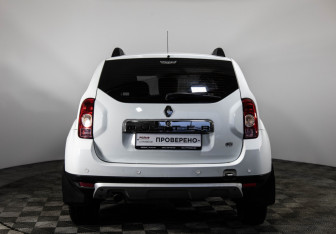 Подержанный автомобиль Renault Duster 2014 года (7 фото)