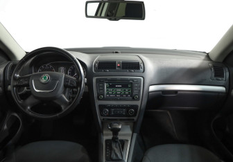 Подержанный автомобиль Skoda Octavia Liftback 2010 года (8 фото)