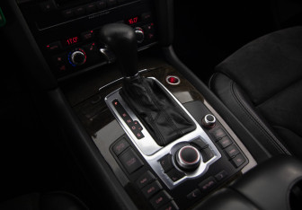 Подержанный автомобиль Audi Q7 2008 года (17 фото)
