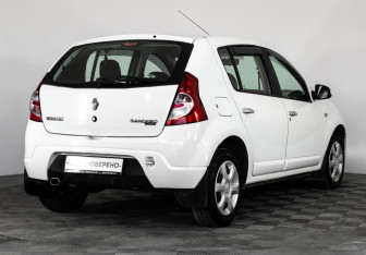 Подержанный автомобиль Renault Sandero 2013 года (5 фото)