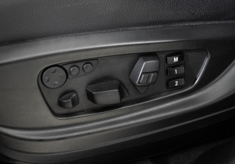 Подержанный автомобиль BMW X6 2013 года (15 фото)