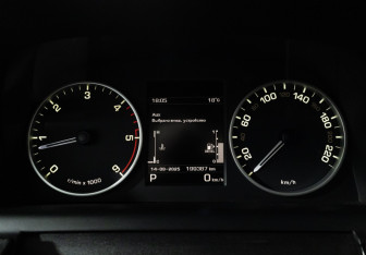 Подержанный автомобиль Land Rover Discovery 2014 года (12 фото)