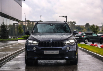 Подержанный автомобиль BMW X5 2016 года (4 фото)