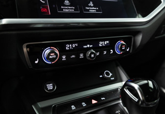Подержанный автомобиль Audi Q3 2019 года (18 фото)