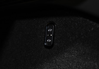 Подержанный автомобиль Zeekr 001 2023 года (16 фото)